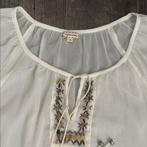 Eyeshadow Cream Blouse with Embroidery